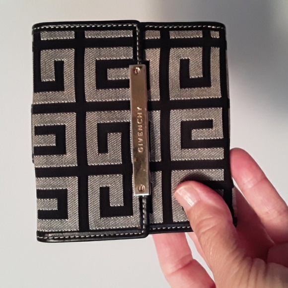 Auth GIVENCHY Compact Bi-Fold Wallet, Black/Gray - Picture 17 of 17
